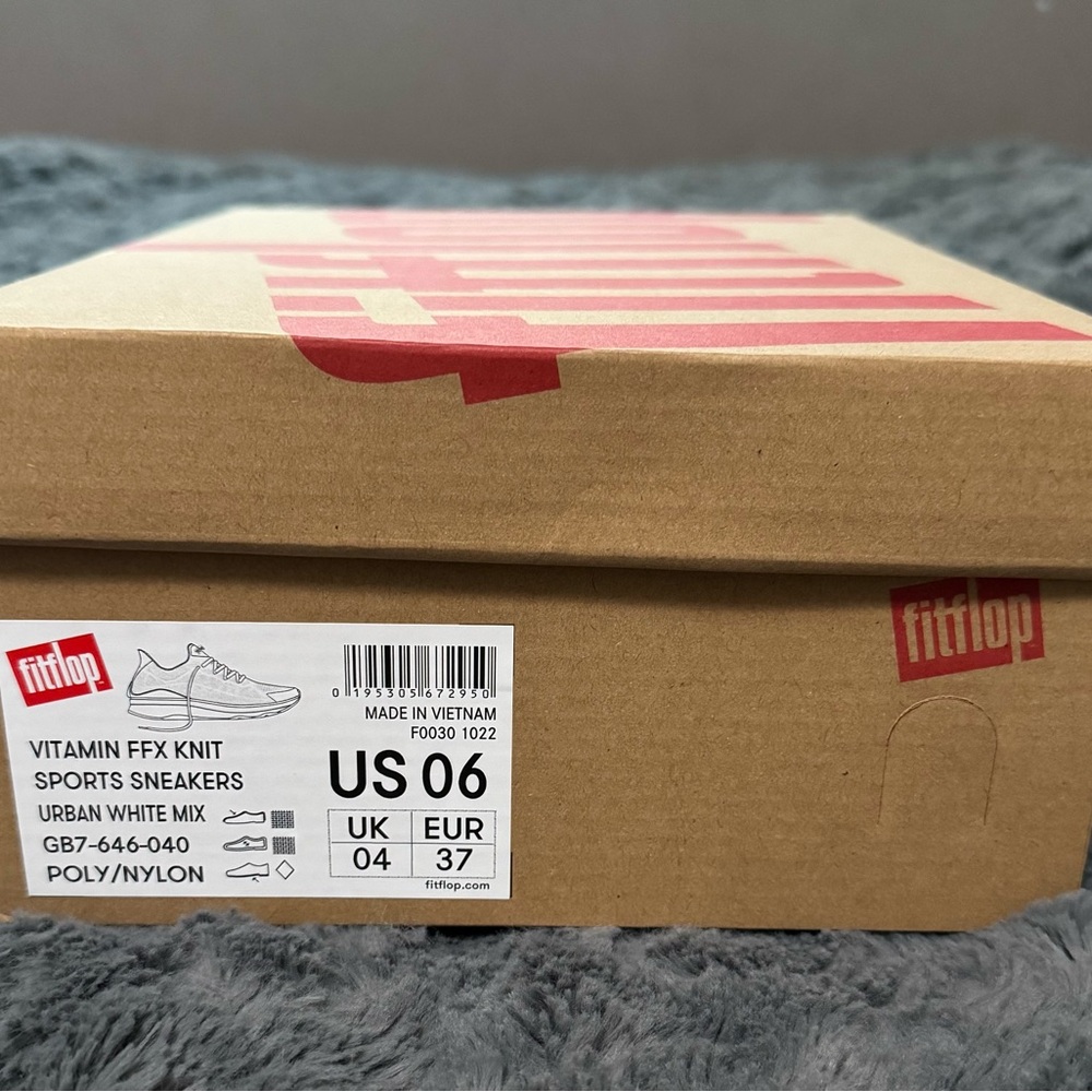 NIB fitflop Vitamin FFX Knit Sports Sneakers - urban white mix, women’s sz 6